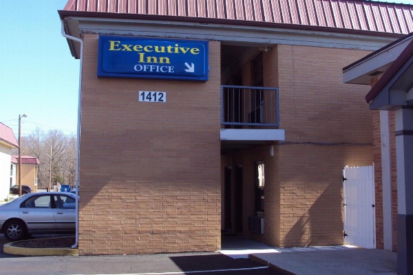 Executive Inn image 6